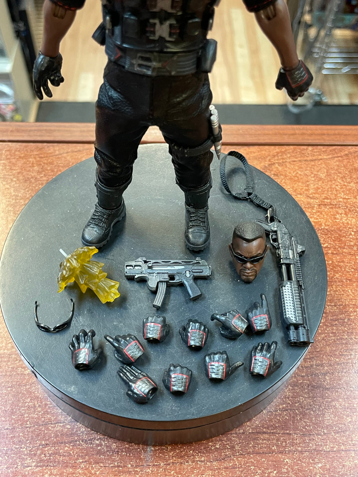 Blade One:12 (Marvel Comics, Mezco Toyz) INCOMPLETE product image 4, provided for visual reference and product detail review