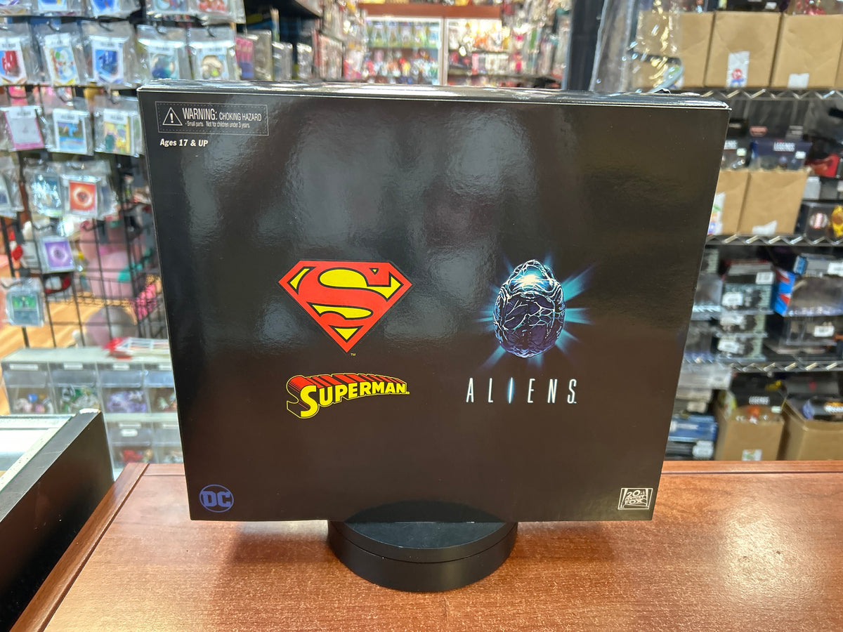 Superman vs Xenomorph Alien -SDCC- (NECA, Predator) **SEALED** product image 1, provided for visual reference and product
