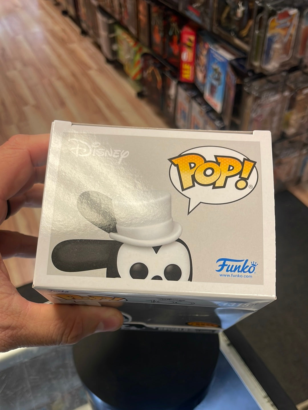 Oswald the Luck Rabbit 1315 Chase (Funko Pop! Disney) product image 7, provided for visual reference and product detail