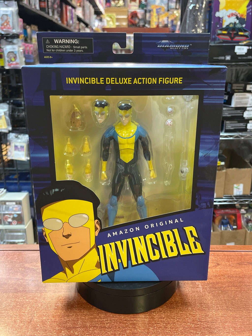 Invincible -Deluxe- (Invincible, Diamond Select) **NEW** product image 1, provided for visual reference and product detail