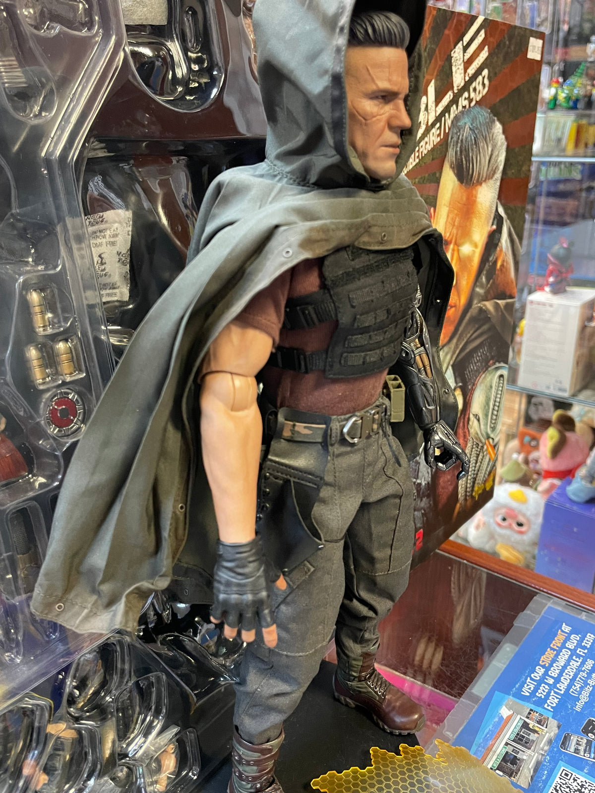 Cable With Exclusive Shield MMS583 1/6 Scale (Deadpool 2, Hot Toys) COMPLETE product image 4, provided for visual reference