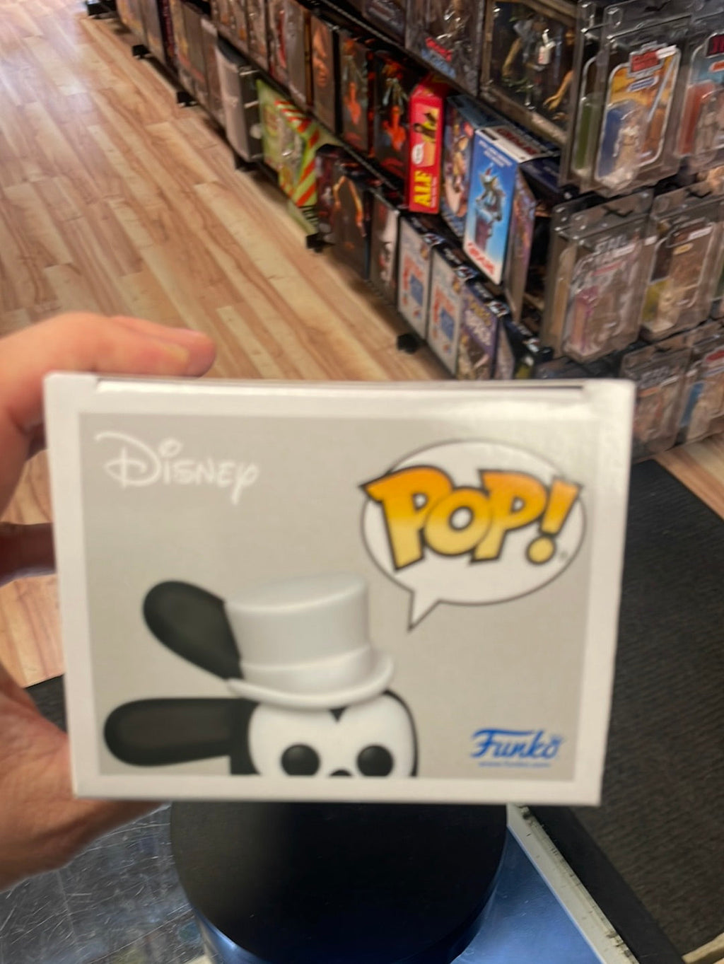 Oswald the Luck Rabbit 1315 Chase (Funko Pop! Disney) product image 6, provided for visual reference and product detail