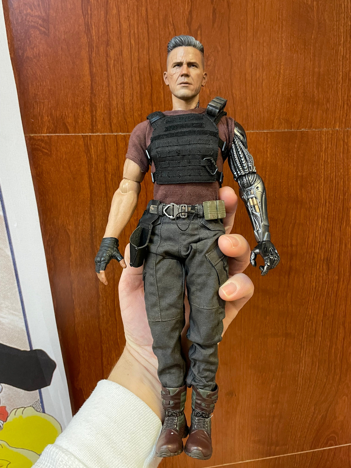 Cable With Exclusive Shield MMS583 1/6 Scale (Deadpool 2, Hot Toys) COMPLETE product image 8, provided for visual reference