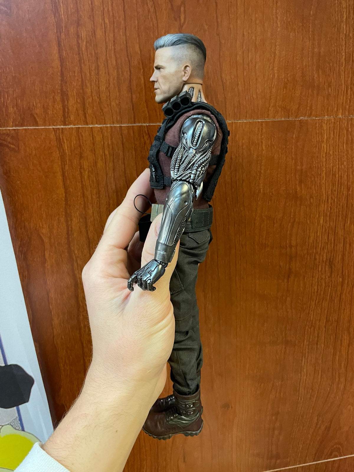 Cable With Exclusive Shield MMS583 1/6 Scale (Deadpool 2, Hot Toys) COMPLETE product image 10, provided for visual reference