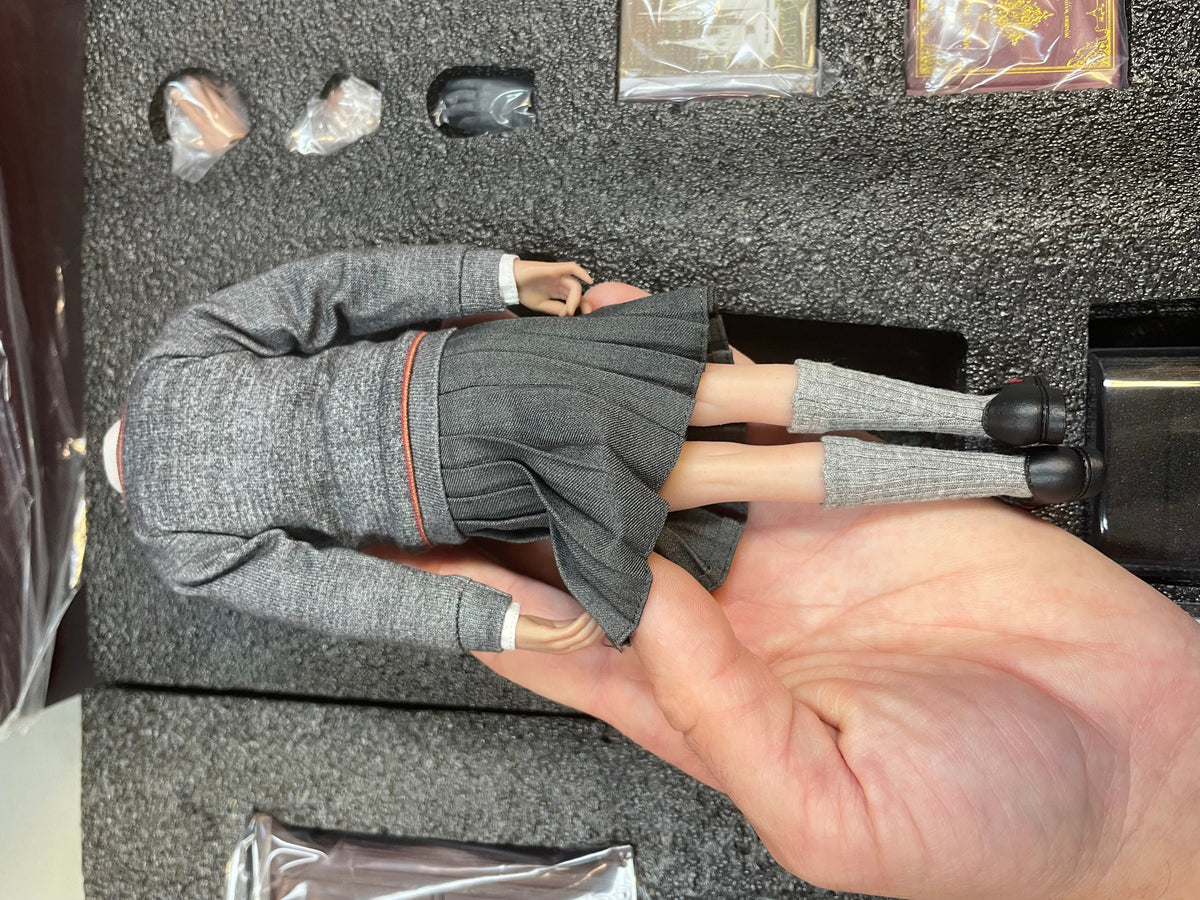Hermione Granger Rooted Hair Ver. 1/6 Scale AG A011 (Harry Potter & The Sorcerer’s Stone, INART) COMPLETE product image 19,