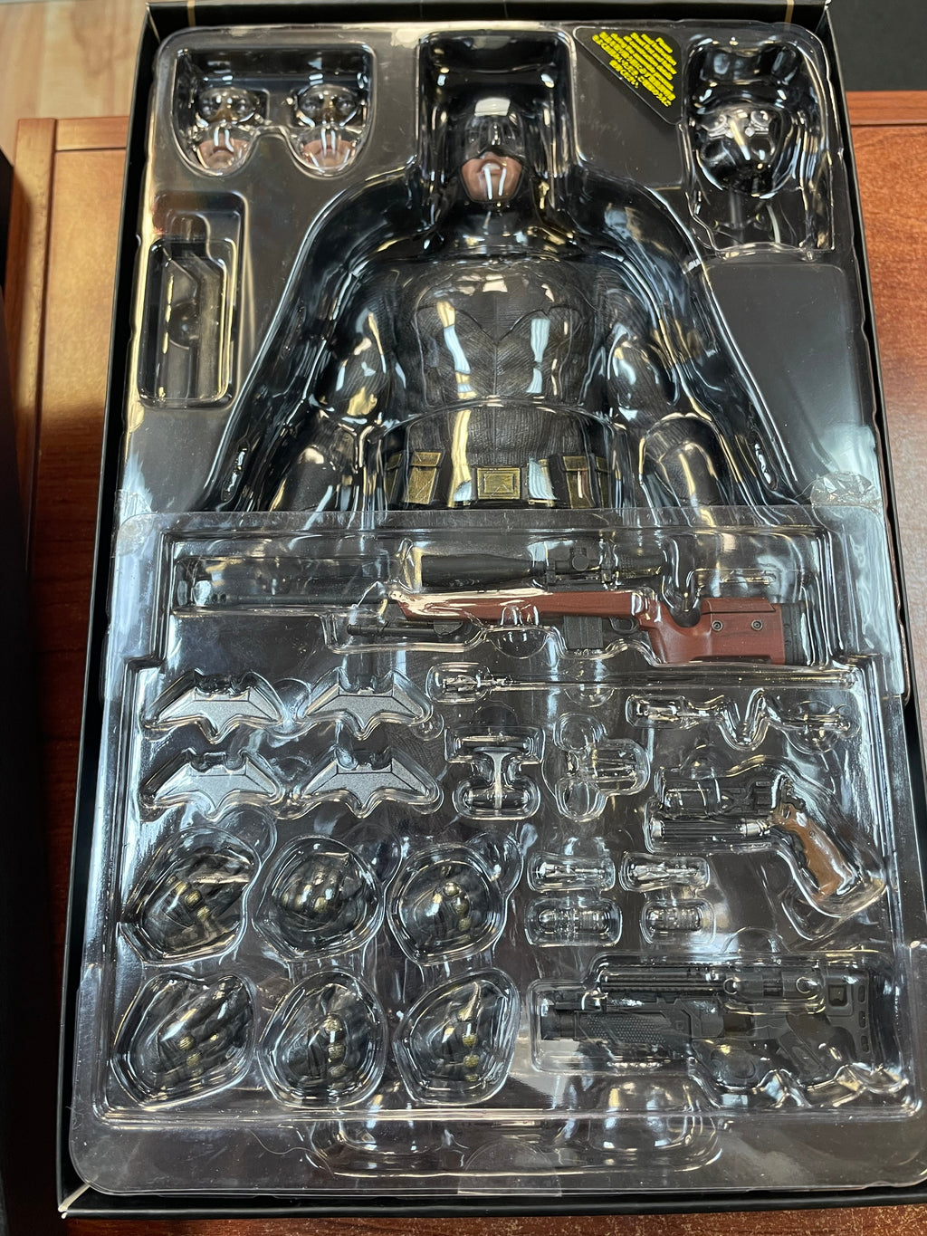 Batman With Tech Cowl MMS342 1/6 Scale (Batman VS Superman Dawn Of Justice, Hot Toys) COMPLETE product image 36, provided