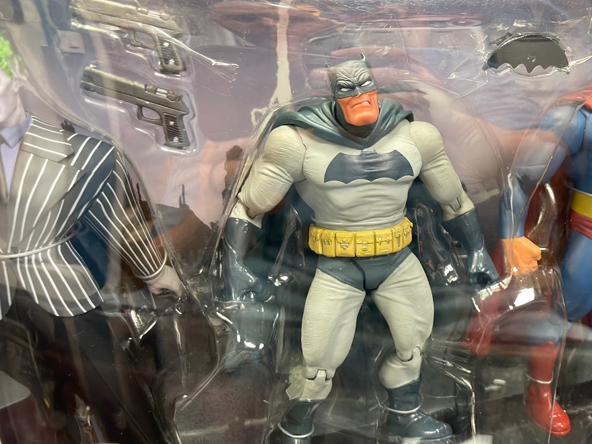 The Dark Knight Returns Box Set (DC Comics, Batman) product image 4, provided for visual reference and product detail review