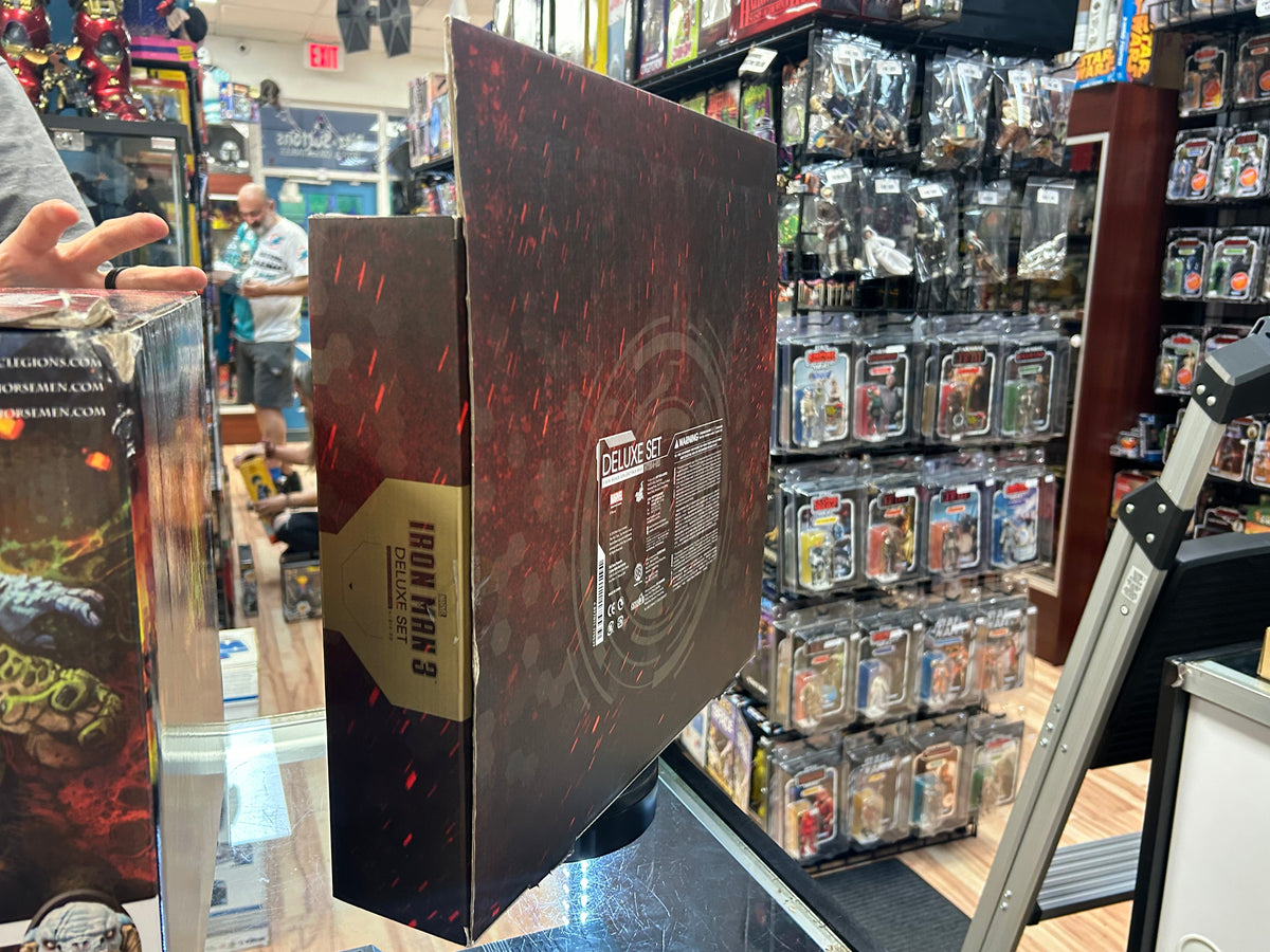 Iron Man 3 Deluxe Set 1/6 Scale Bust (Hot Toys, Collectible Bust) product image 5, provided for visual reference and product