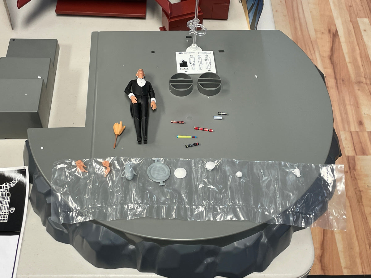 Batcave with Alfred Diorama (DC Collectibles, Animated Series Batman) product image 2, provided for visual reference and