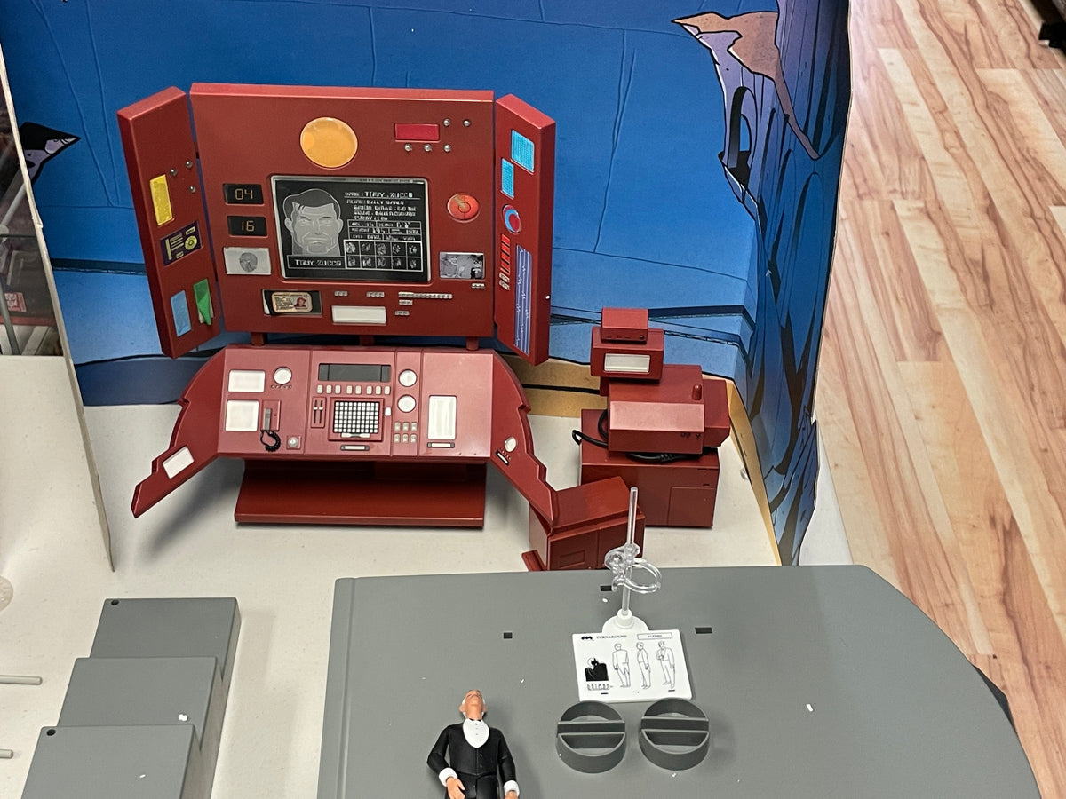 Batcave with Alfred Diorama (DC Collectibles, Animated Series Batman) product image 3, provided for visual reference and