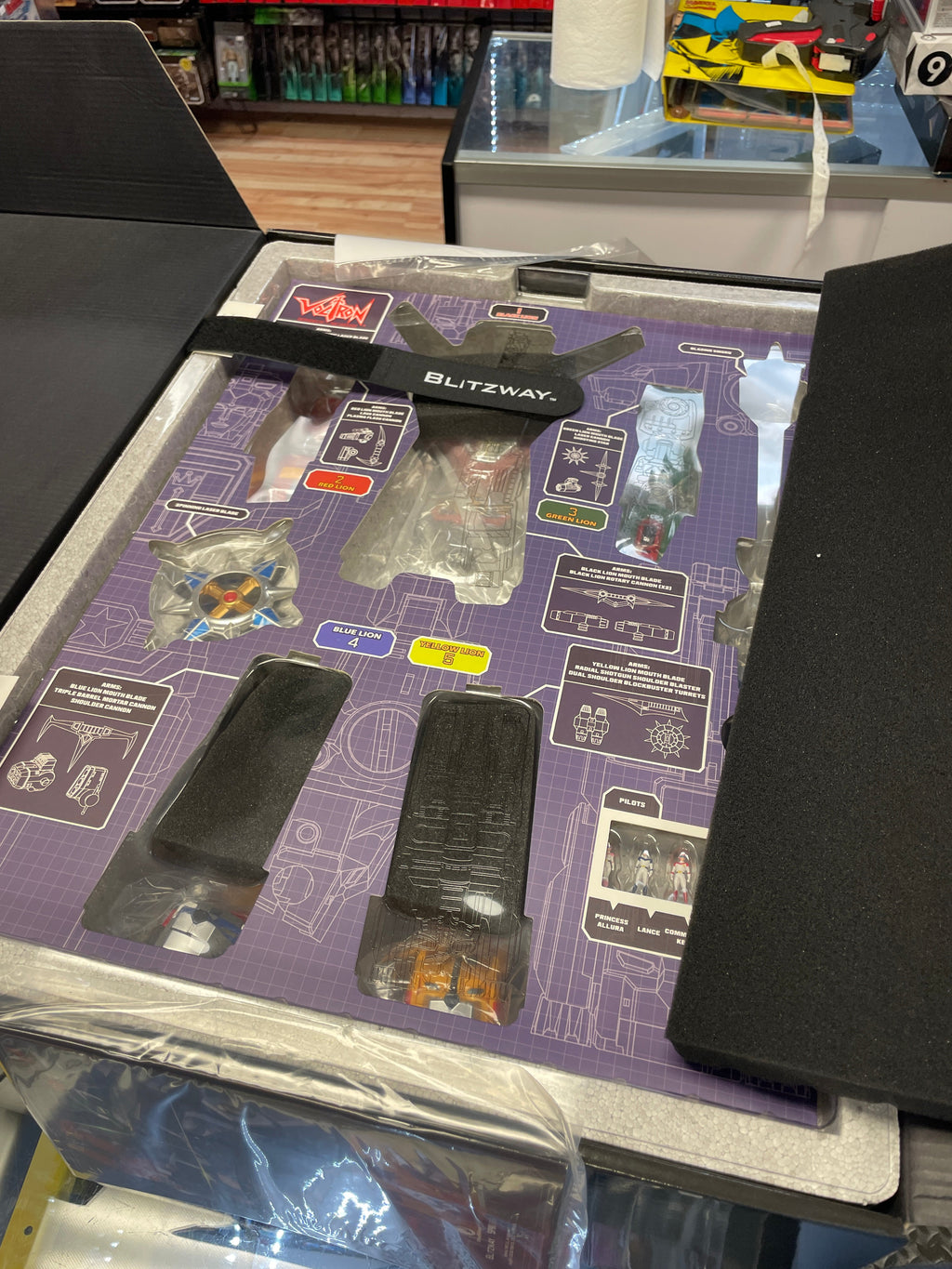 Carbotix Voltron SPRO-CA10401 (Voltron Defenders of the Universe, Blitzway) Open Box product image 4, provided for visual