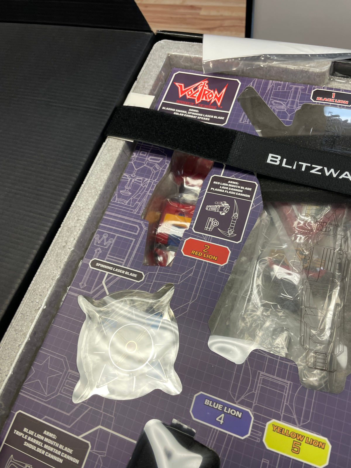 Carbotix Voltron SPRO-CA10401 (Voltron Defenders of the Universe, Blitzway) Open Box product image 7, provided for visual