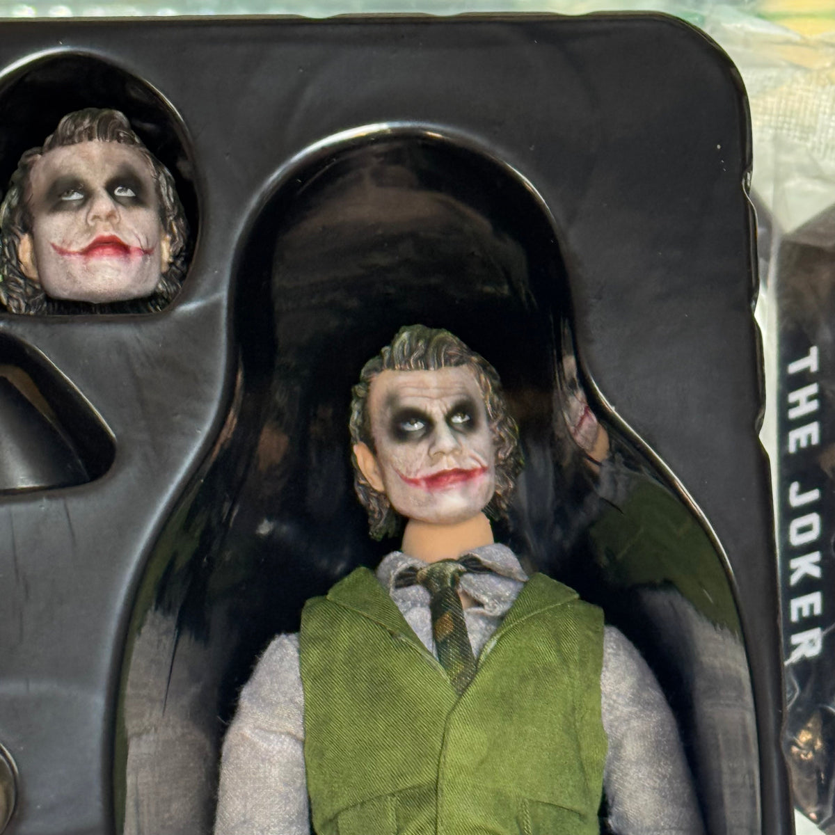The Joker DAH-024DX Deluxe Edition 2021 Convention Exclusive (Beast Kingdom, DC Comics) *COMPLETE* product image 10,