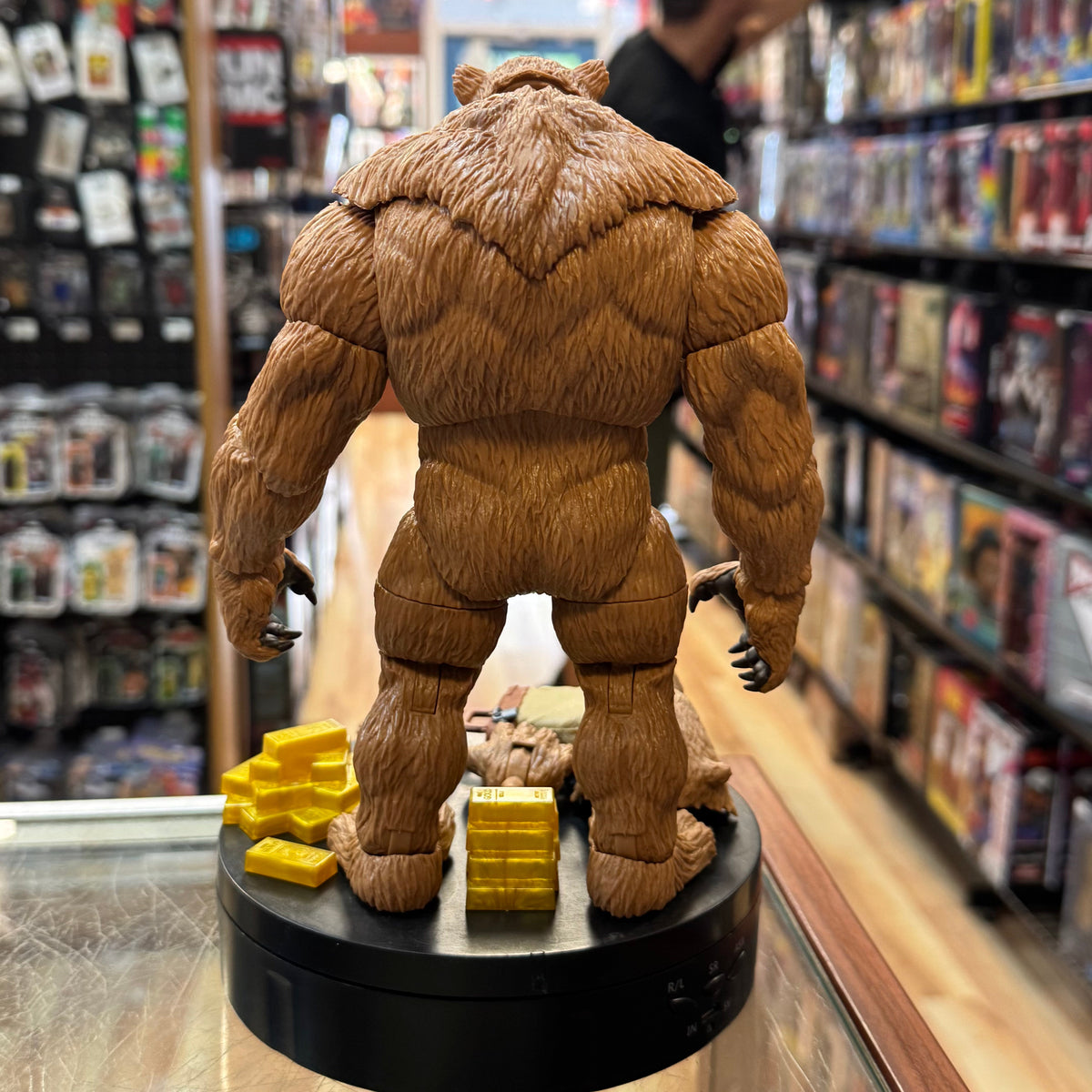 Marvel's Grizzly (Marvel Legends, Hasbro) **COMPLETE** product image 4, provided for visual reference and product detail