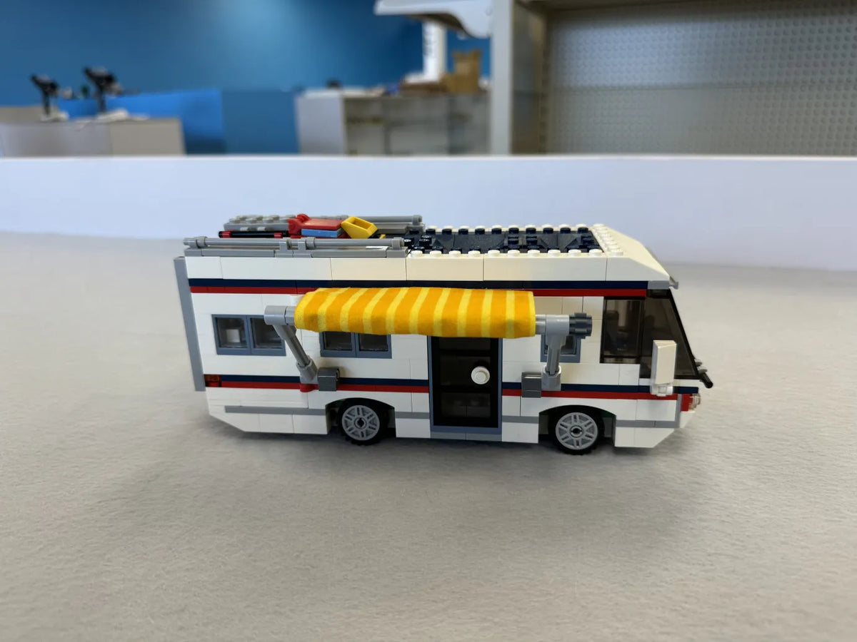 31052 Vacation Getaways (Retired) (Previously Owned) product image 1, provided for visual reference and product detail review