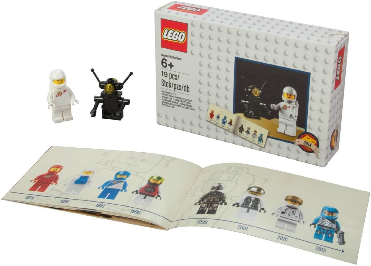 5002812 Minifigure Pack "Retro Classic Astronaut and Robot" (Retired) product image 1, provided for visual reference and