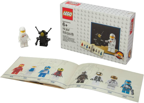 5002812 Minifigure Pack "Retro Classic Astronaut and Robot" (Retired) product image 1, provided for visual reference and