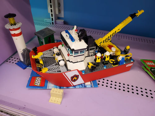 60109 Fire Boat (Previously Owned) (Retired) product image 1, provided for visual reference and product detail review