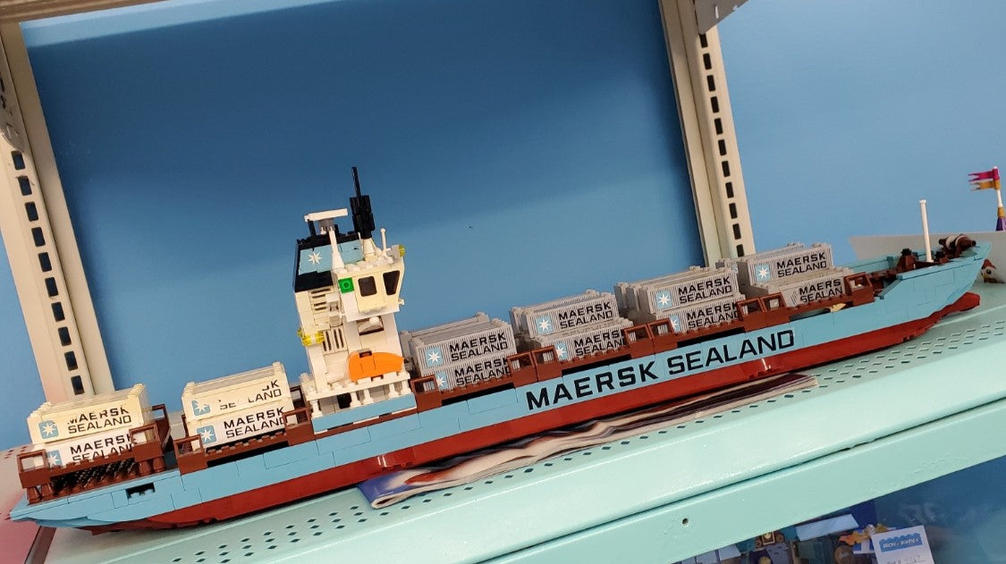 10152 Maersk Sealand Container Ship 2005 Edition (Retired) (Previously Owned) product image 1, provided for visual reference