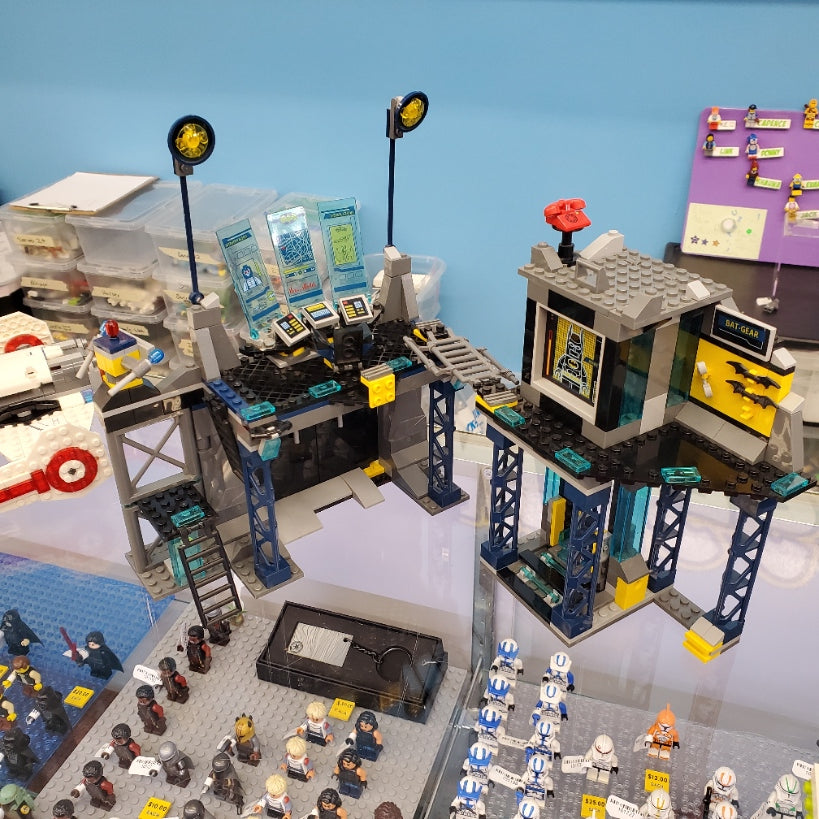 6860 LEGO Superheroes: The Batcave (Retired) (Previously Owned) product image 1, provided for visual reference and product