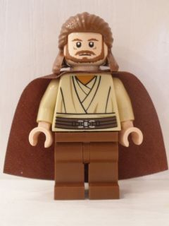 SW0322 Qui-Gon Jinn - Light Nougat Head, Reddish Brown Legs and Cape product image 1, provided for visual reference and