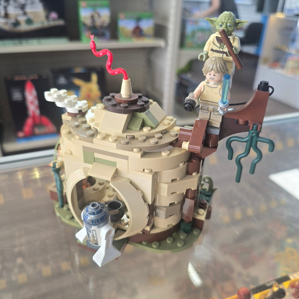 75208 Yoda's Hut (Retired) (Previously Owned) product image 1, provided for visual reference and product detail review