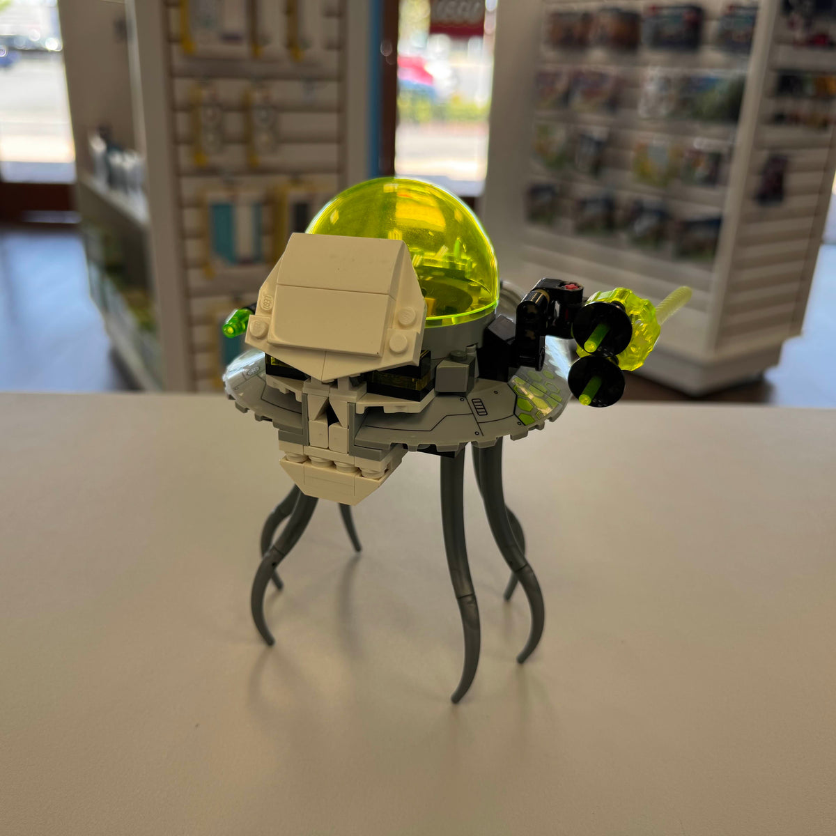 76040 Brainiac Attack (Retired) (Previously Owned) product image 1, provided for visual reference and product detail review
