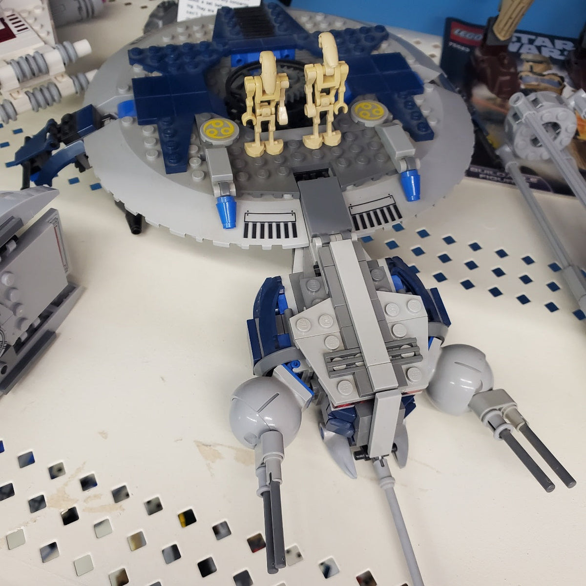 7678 Droid Gunship (Retired) (Previously Owned) product image 1, provided for visual reference and product detail review
