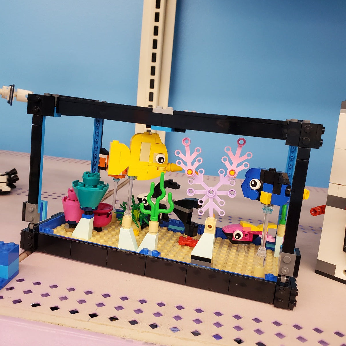 31122 Fish Tank (Previously Owned) product image 1, provided for visual reference and product detail review