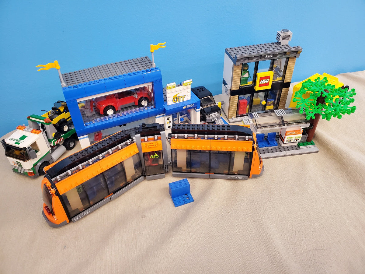 60097 City Square (Retired) (Previously Owned) product image 1, provided for visual reference and product detail review