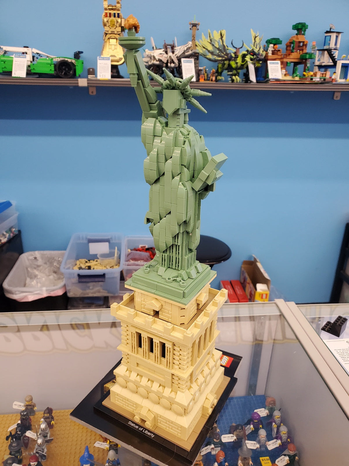 21042 Statue of Liberty (Previously Owned) product image 1, provided for visual reference and product detail review