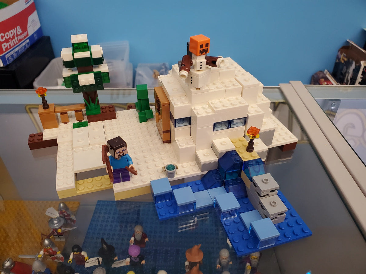 21120 Minecraft The Snow Hideout (Retired) (Previously Owned) product image 1, provided for visual reference and product