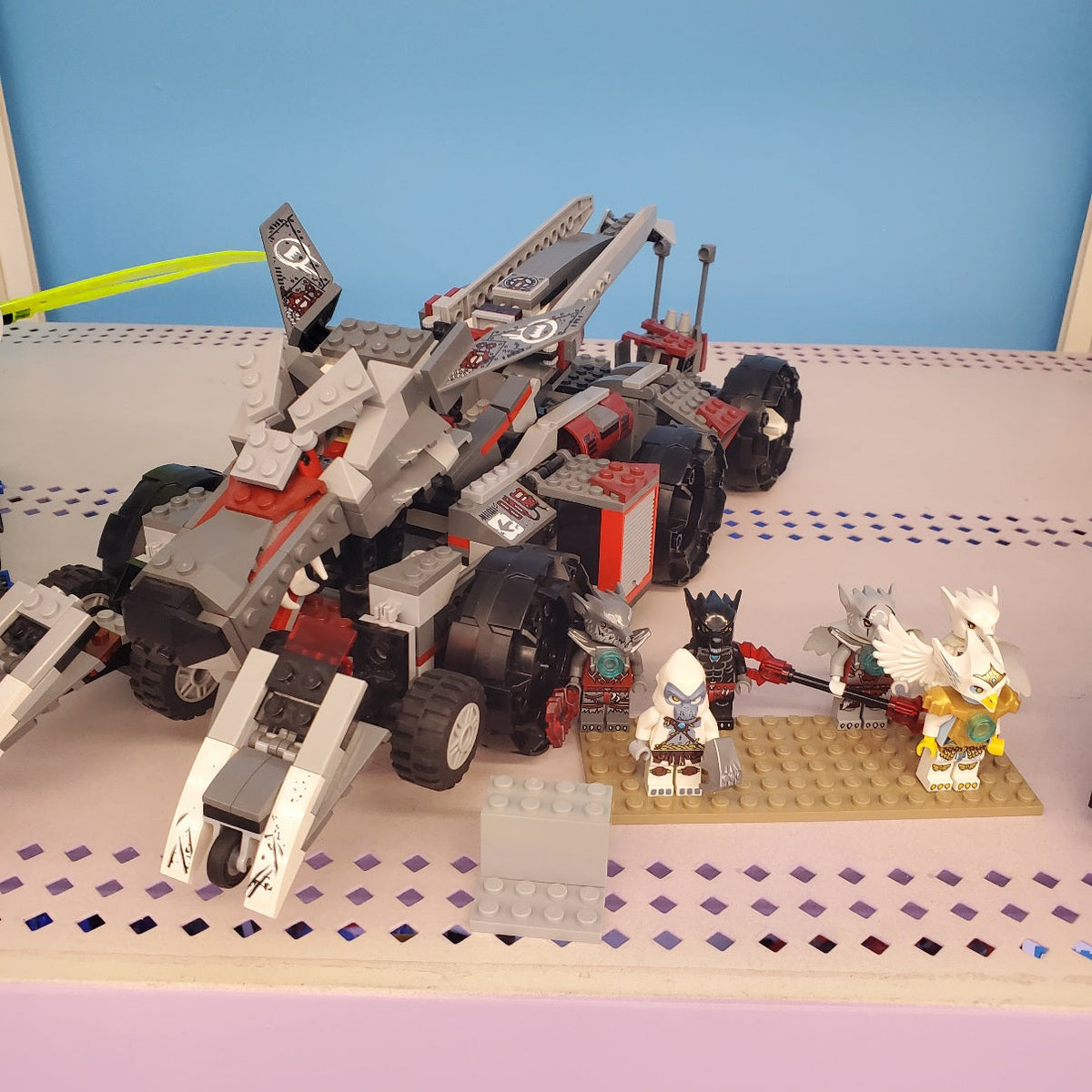 70009 Worriz's Combat Lair (Retired) (Previously Owned) product image 1, provided for visual reference and product detail
