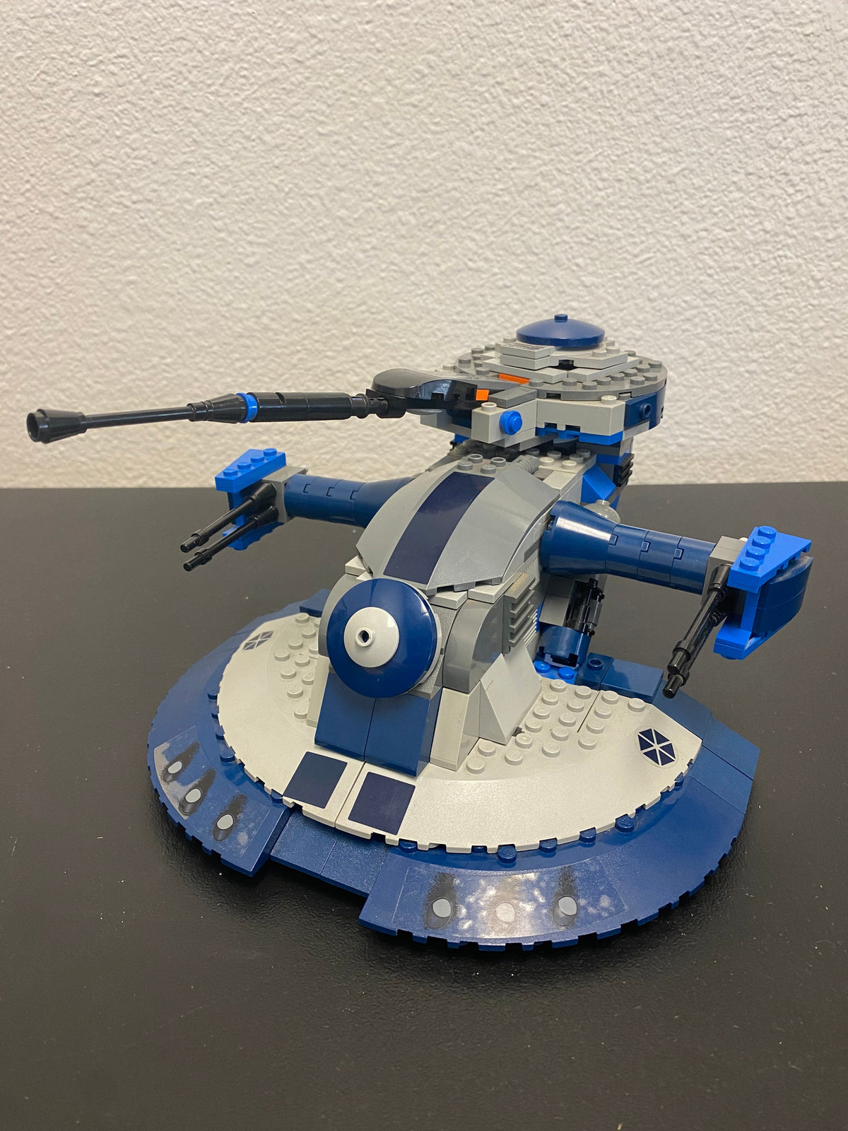 8018 Armored Assault Tank (AAT) (Retired) (Previously Owned) product image 1, provided for visual reference and product