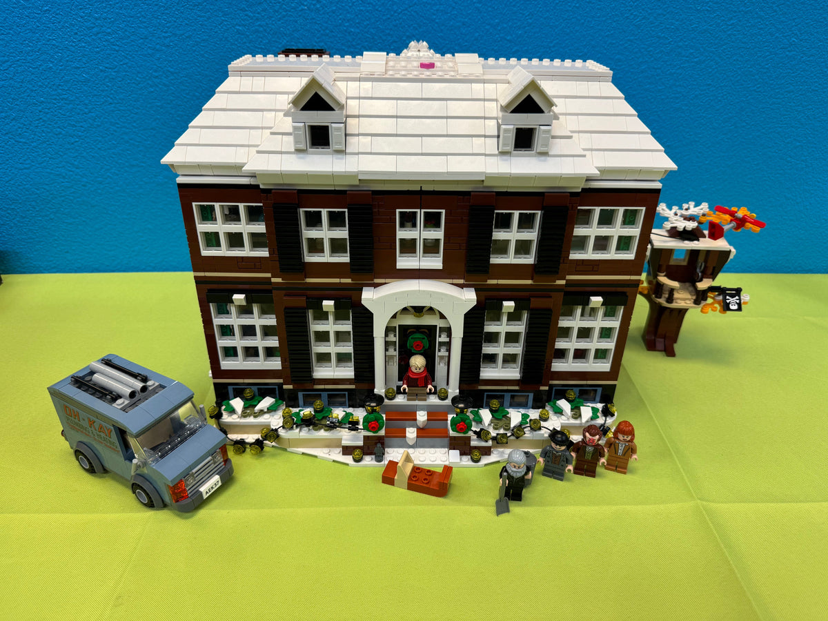 21330 Ideas Home Alone (Previously Owned) product image 1, provided for visual reference and product detail review