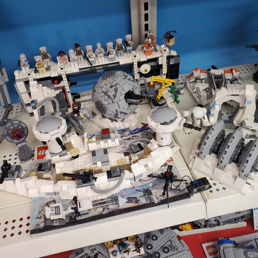 75098 Assault on Hoth - UCS (Retired) (Previously Owned) product image 1, provided for visual reference and product detail