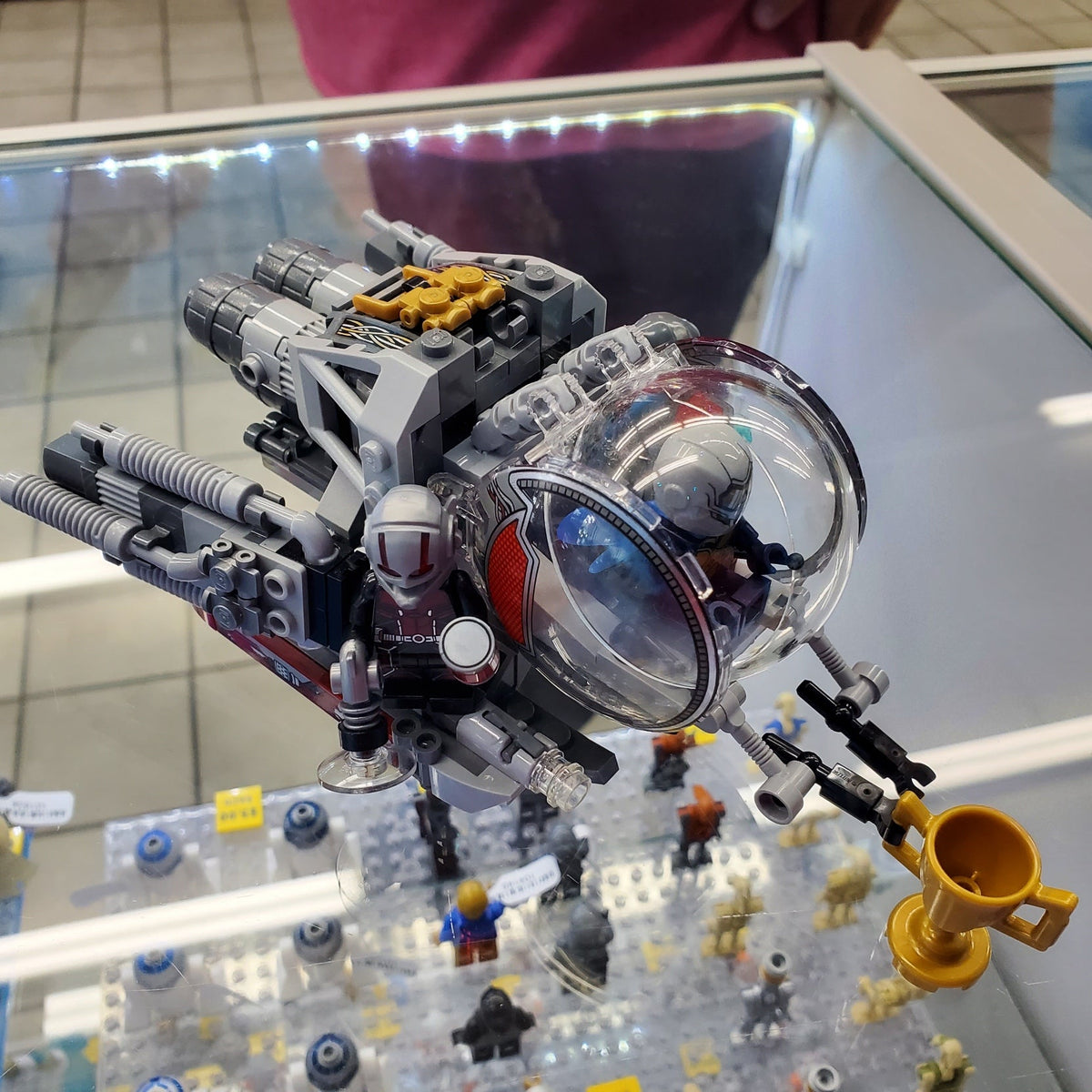 76109 Quantum Realm Explorers (Retired) (Previously Owned) product image 1, provided for visual reference and product detail