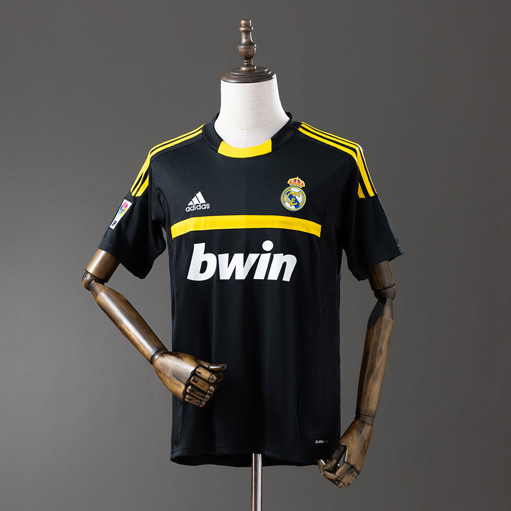 Real Madrid Jersey 2011/12 Goalkeeper Black Retro Football product image 1