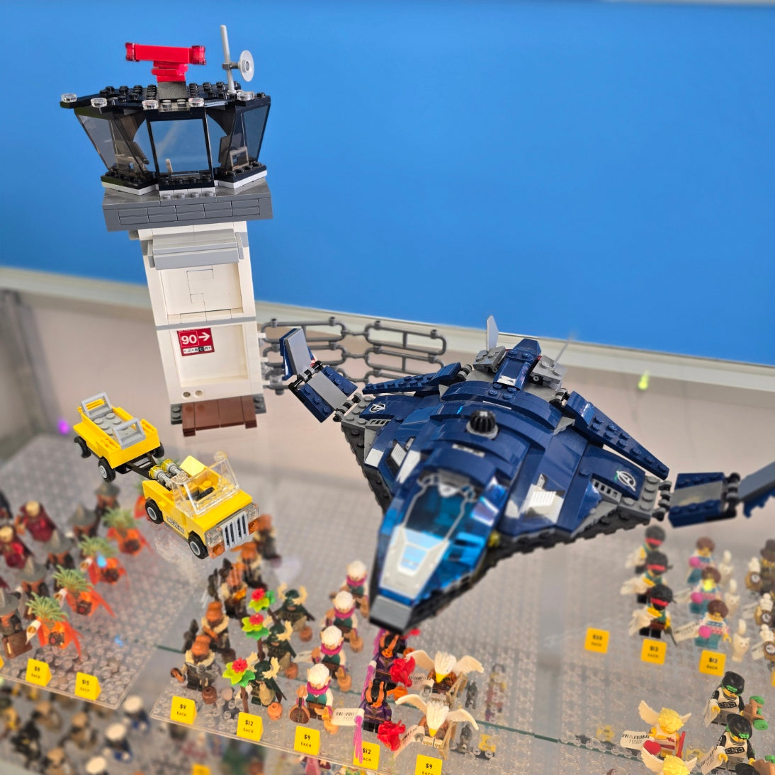 76051 Airport Battle - Quinjet Only (Retired) (Previously Owned) product image 1, provided for visual reference and product