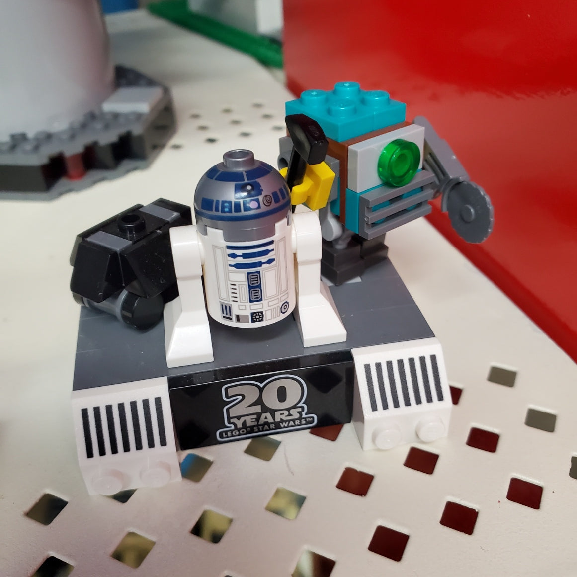 75522 Mini Boost Droid Commander (Retired) (Previously Owned) product image 1, provided for visual reference and product