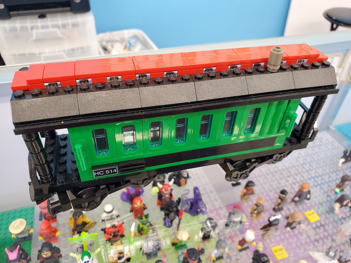 10015 Passenger Wagon (Previously Owned) (Retired) product image 1, provided for visual reference and product detail review