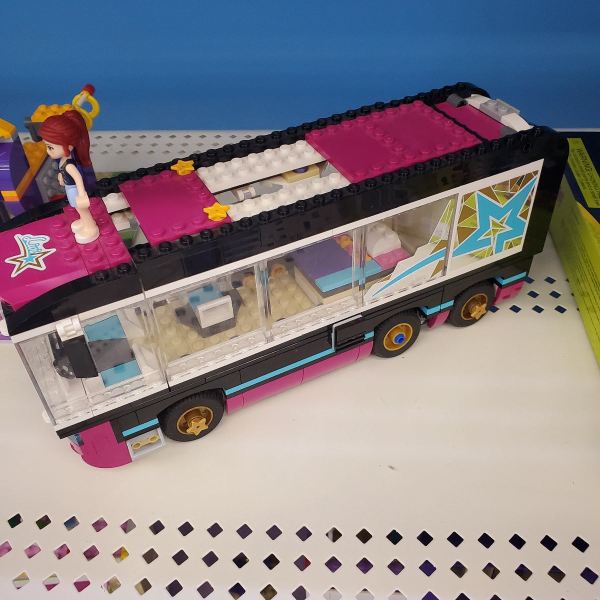41106 Friends Pop Star Tour Bus (Previously Owned) (Retired) product image 1, provided for visual reference and product