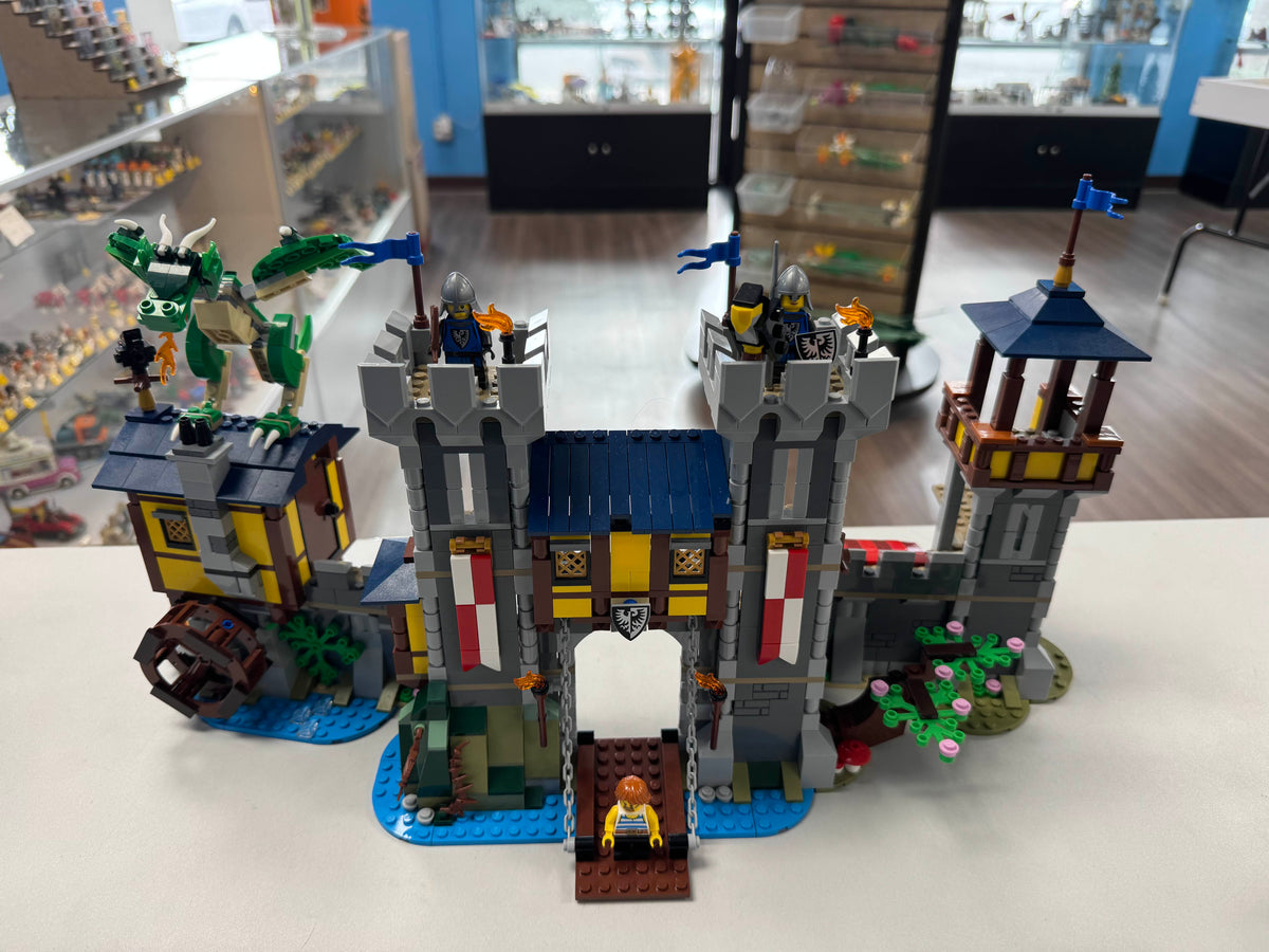 31120 Medieval Castle 3in1 (Previously Owned) product image 1, provided for visual reference and product detail review