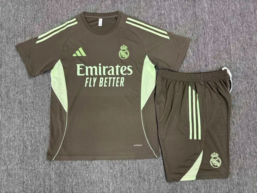 Kids Real Madrid Training Tracksuits 25/26 Football Kit product image 2