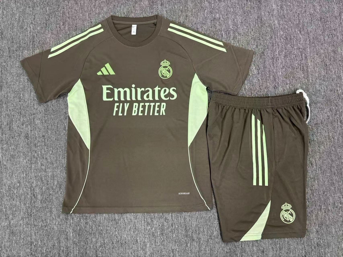 Kids Real Madrid Training Tracksuits 25/26 Football Kit product image 2