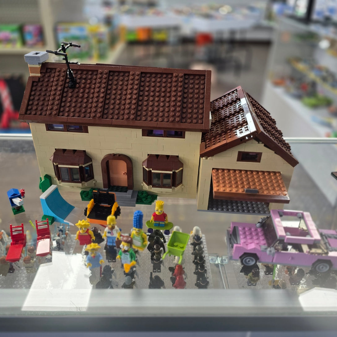 71006 The Simpsons House (Retired) (Previously Owned) product image 1, provided for visual reference and product detail