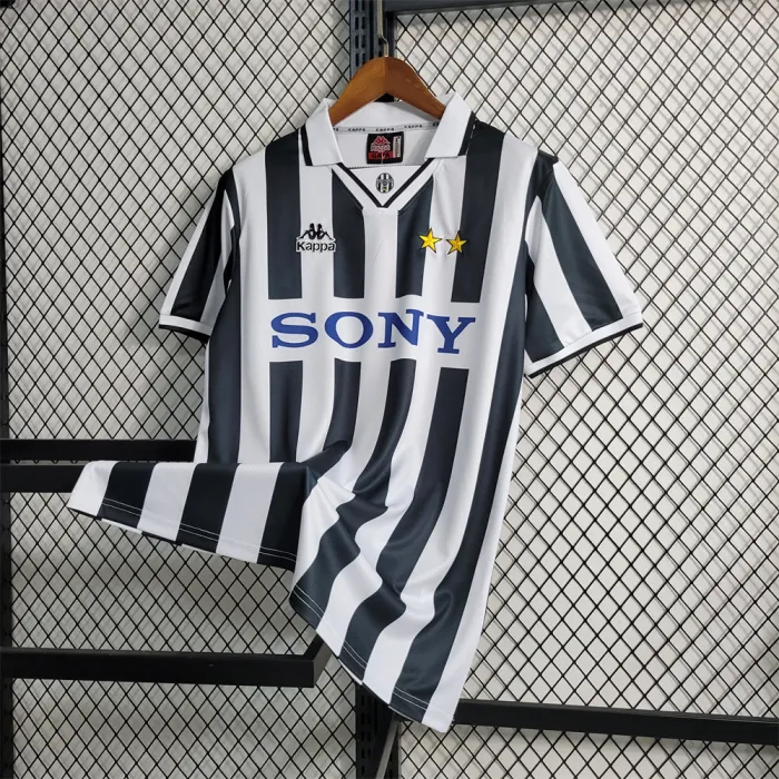 Juventus Jersey Home kit 95-97 Retro product image 2
