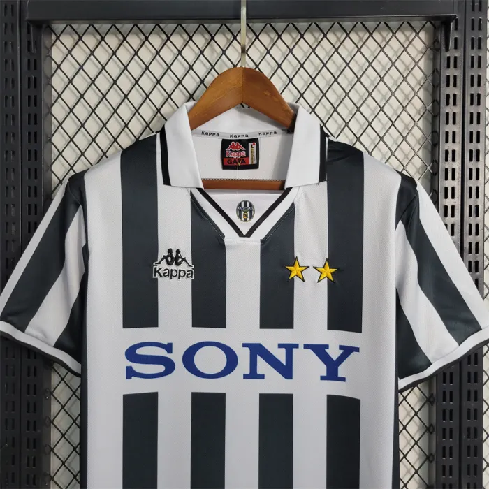 Juventus Jersey Home kit 95-97 Retro product image 6