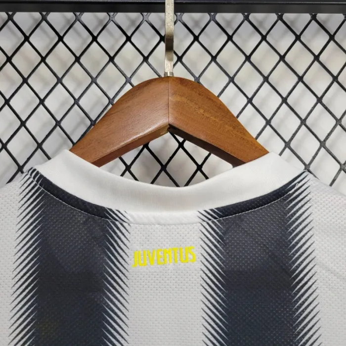 Retro-Juventus-Home-Kit-11/12-Football-Jersey product image 4
