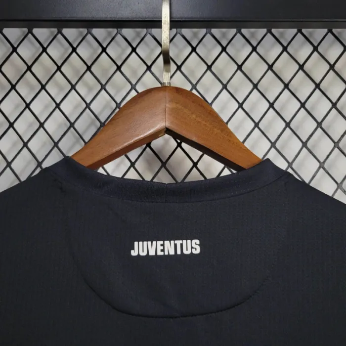 Retro-Juventus-Away-Kit-12/13-Football-Jersey product image 4